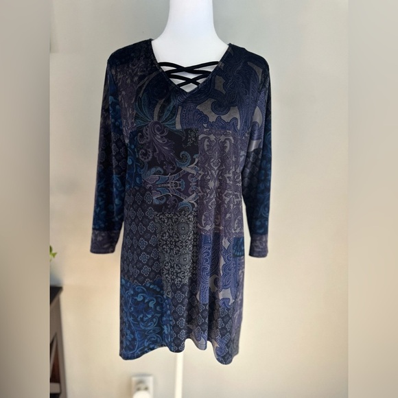 NWOT Chico's Midnight Patchwork Velvet Lace Up Tunic V-Neck 3/4 Sleeve Size 1 M - Picture 3 of 9